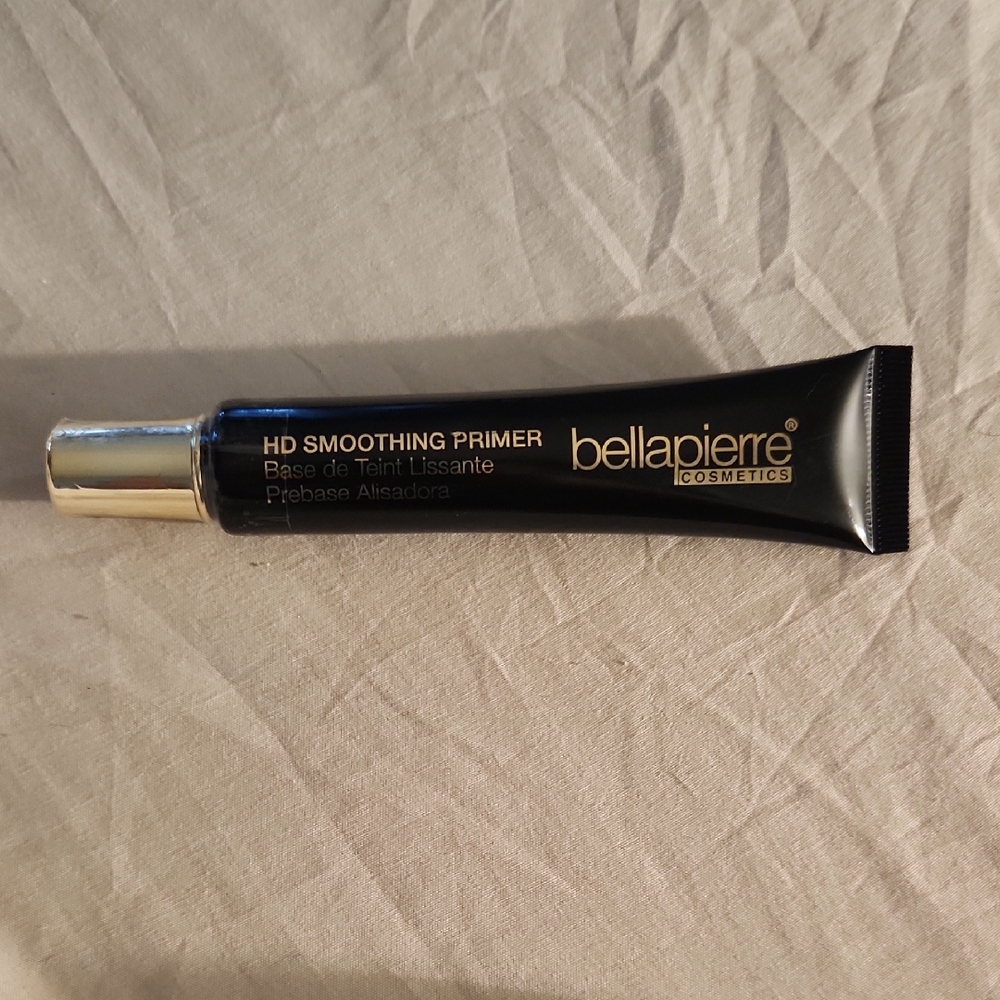 Black and Silver Moisturizer for Luxurious Skincare